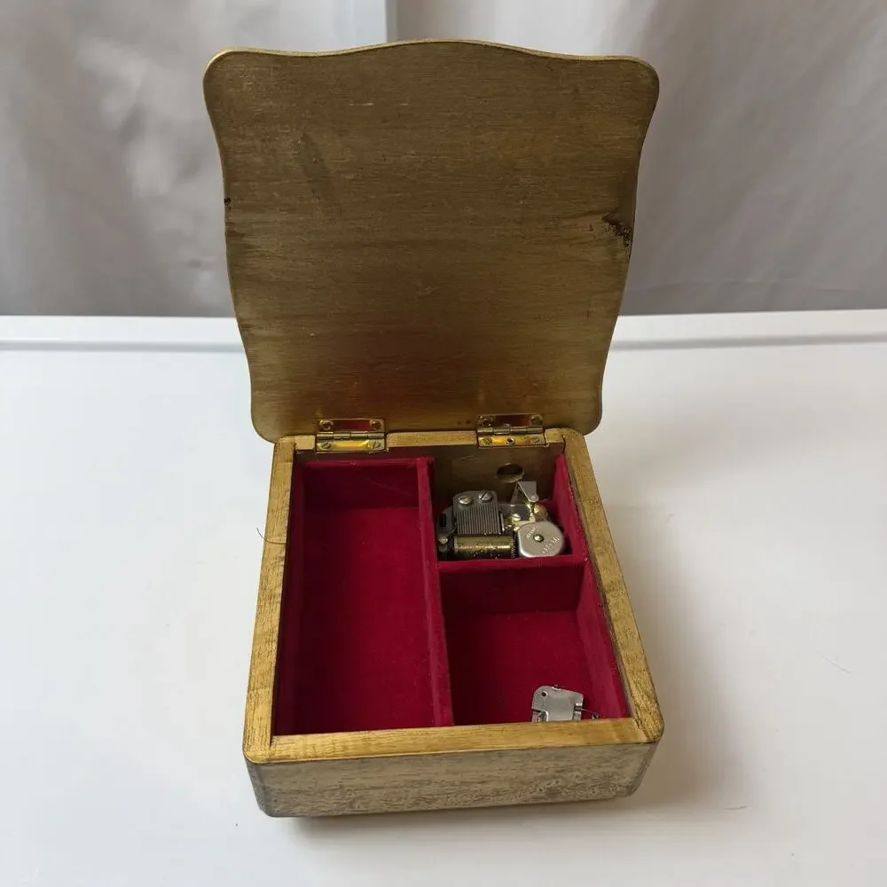 VTG Japanese Music Box Jewelry Box Victorian Girl‎ TOYO Works Mid Century Decor